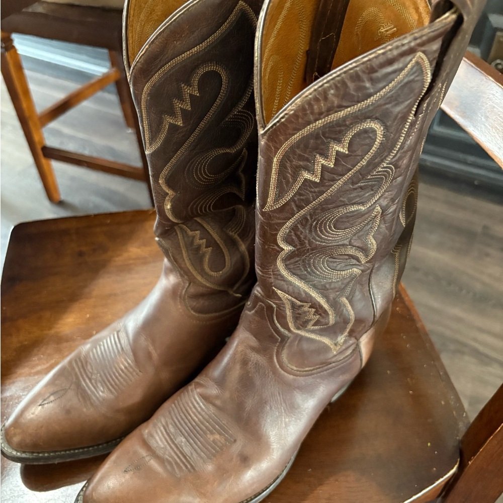 Tony Lama Brown Western Cowboy Boots with Ornate Stitching